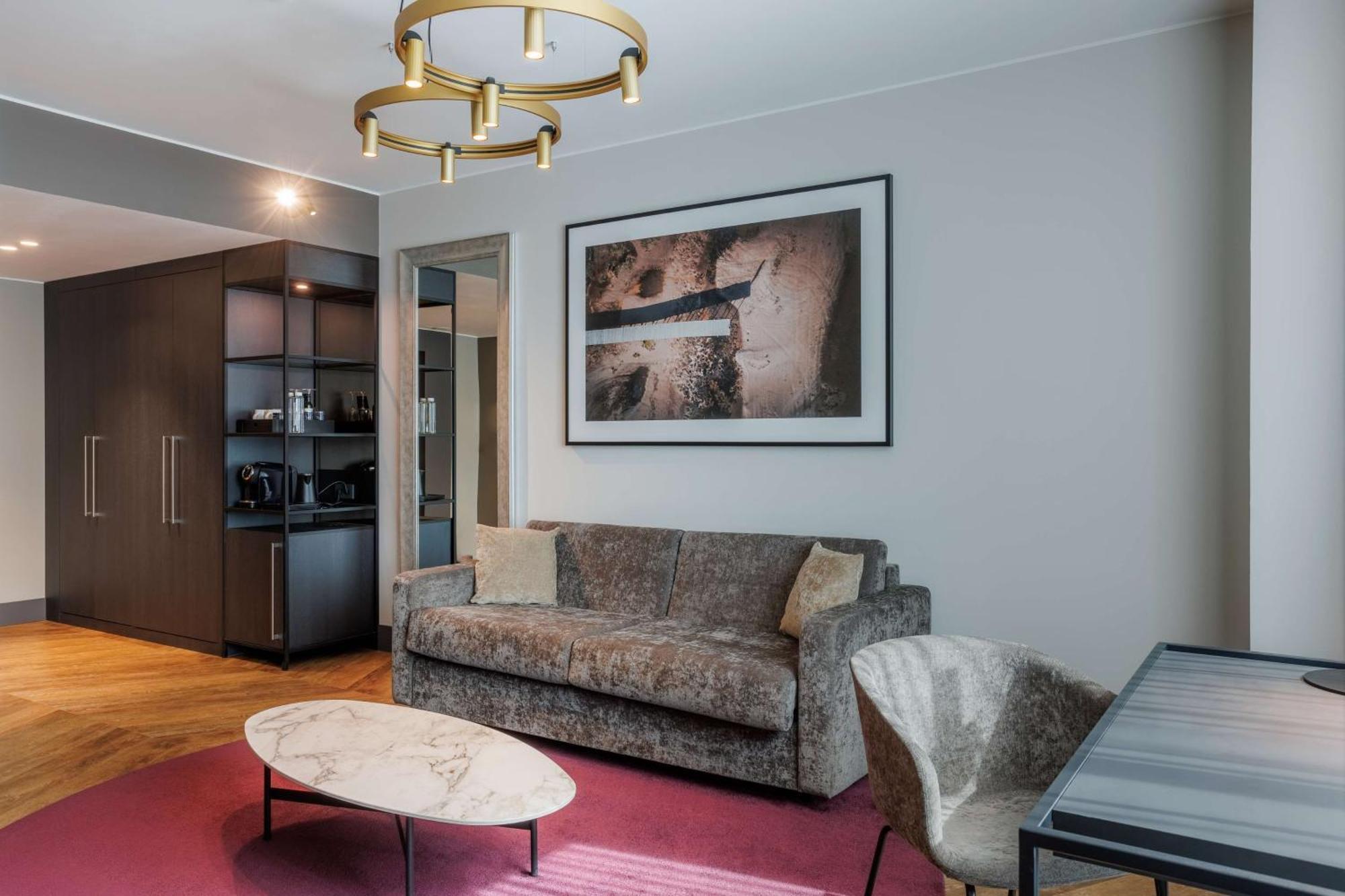 Radisson Collection Hotel, Hotel
